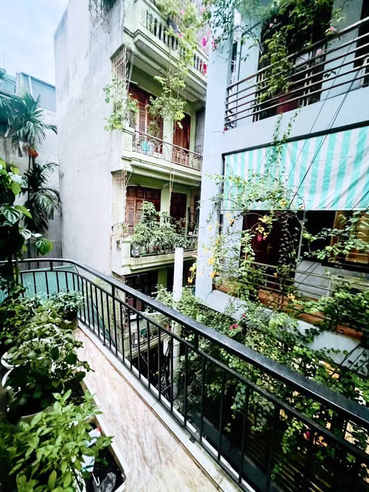 BÁN NHANH nhà lô góc 3 mặt ngõ _ Phố Thái Hà _ GIÁ GIẢM SỐC.