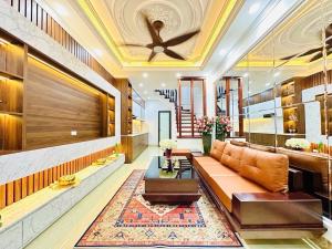 BÁN NHÀ QUẬN CẦU GIẤY - FULL NỘI THẤT - Ô TÔ GẦN - KHU VỰC NHIỀU TRƯỜNG ĐẠI HỌC - 0829217877.