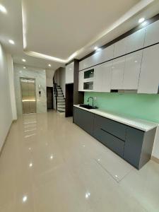 Bán nhà Ba Đình, thang máy, ô tô, không QH, 8.4 tỷ. Lh: 0392863486..