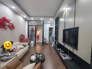 Bán gấp nhà Văn Cao, gần ô tô, nội thất đủ, 7.25 tỷ.