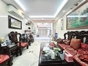 Bán nhà riêng Phố Tôn Đức Thắng, Đống Đa, ô tô đỗ cửa dt 38m2*6T full nội thất. Lh: 0392863486.