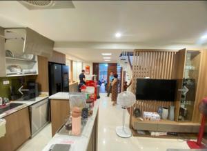 Bán nhà riêng Lạc Long Quân, nhà đẹp full nội thất gara ô tô, gần 100m chỉ 25 tỷ. LH: 0392863486.
