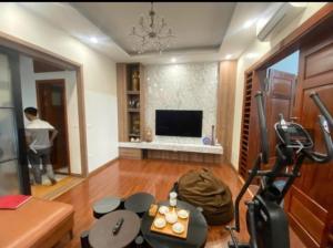 Bán nhà riêng Lạc Long Quân, nhà đẹp full nội thất gara ô tô, gần 100m. LH: 0392863486.
