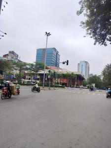GIANG VĂN MINH _ NHÀ LÔ GÓC _ NGÕ THÔNG KINH DOANH _ CHỈ 9.7 TỶ.