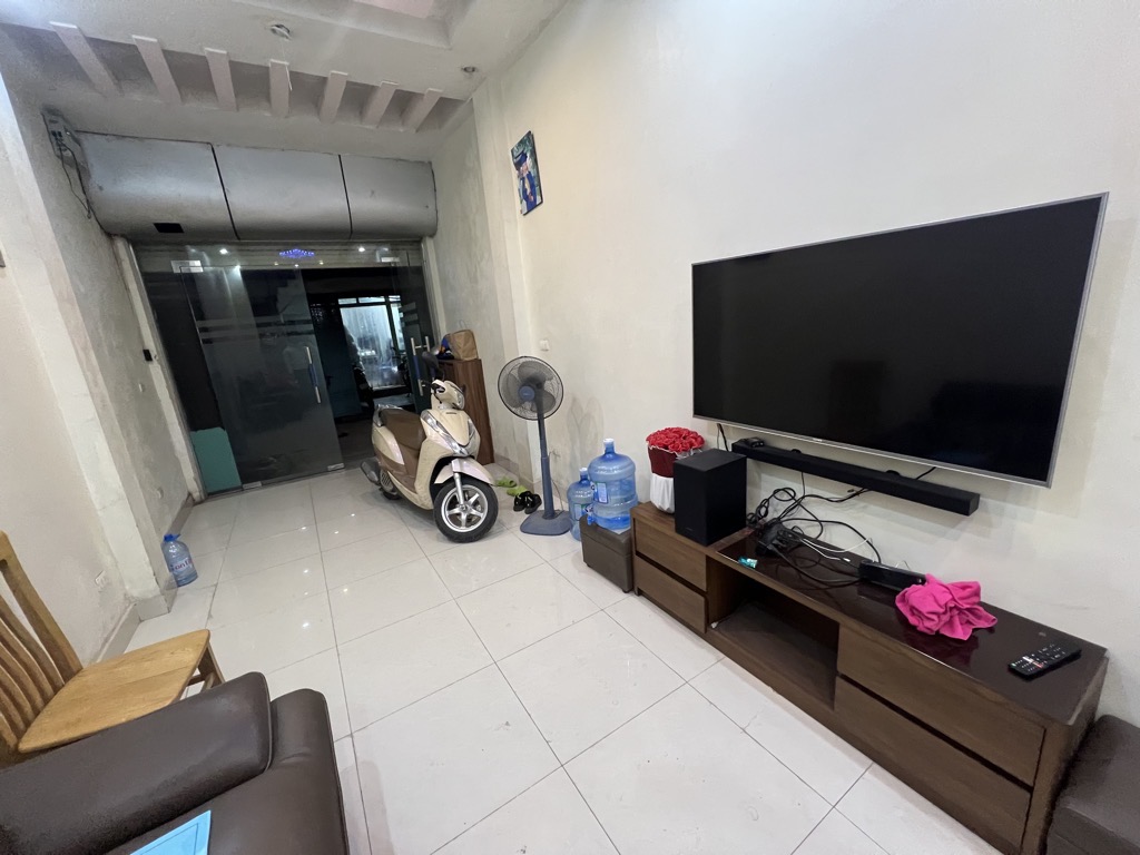 Nhà phố Đặng Văn Ngữ - 2 mặt ngõ - Ô tô đỗ cửa – Kinh doanh – 40m2 – 5 tầng – 13 tỉ