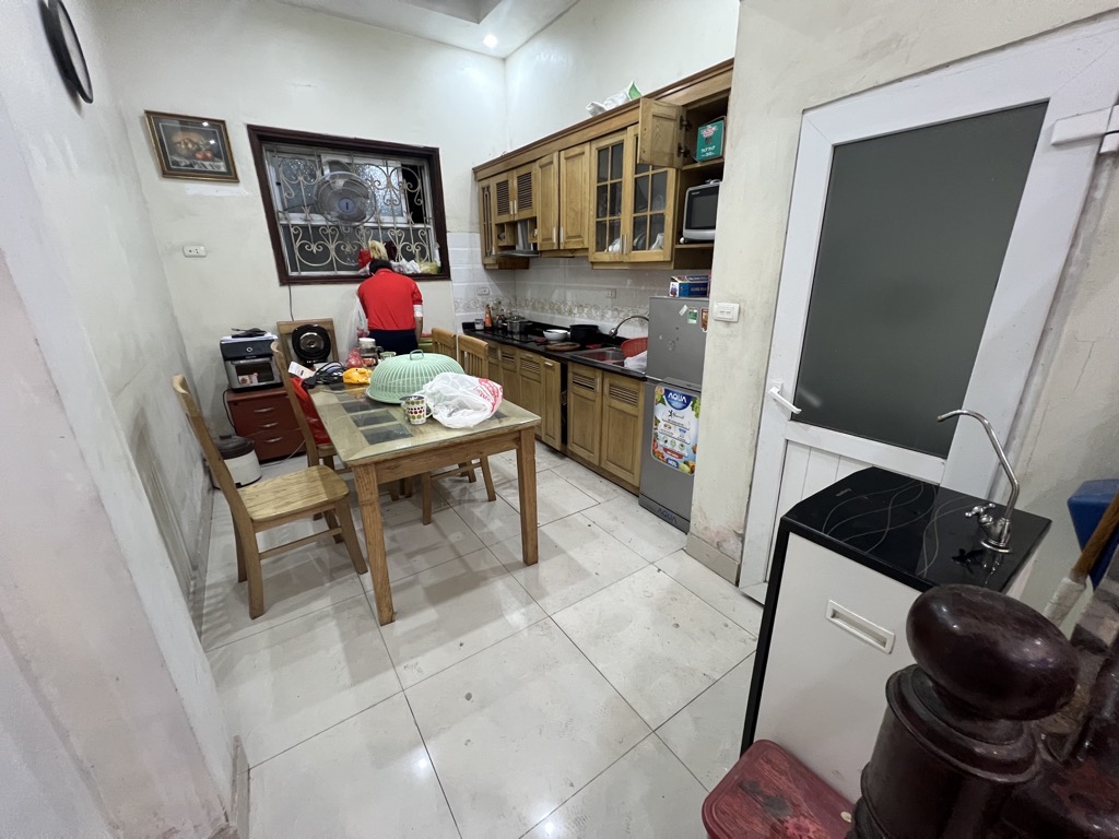 Nhà phố Đặng Văn Ngữ - 2 mặt ngõ - Ô tô đỗ cửa – Kinh doanh – 40m2 – 5 tầng – 13 tỉ
