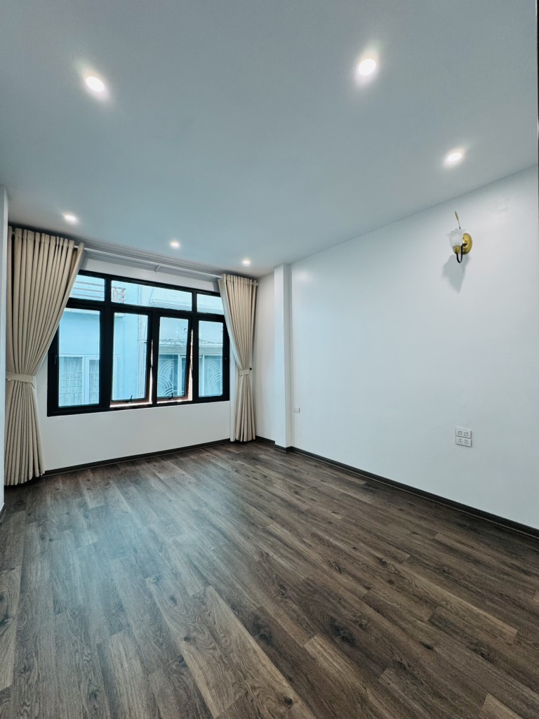 Nhà phố Tôn Đức Thắng – Ngõ nông – Ô tô – Gần hồ - Nhà đẹp – 51m2 – 3 tầng – 10.5 tỷ