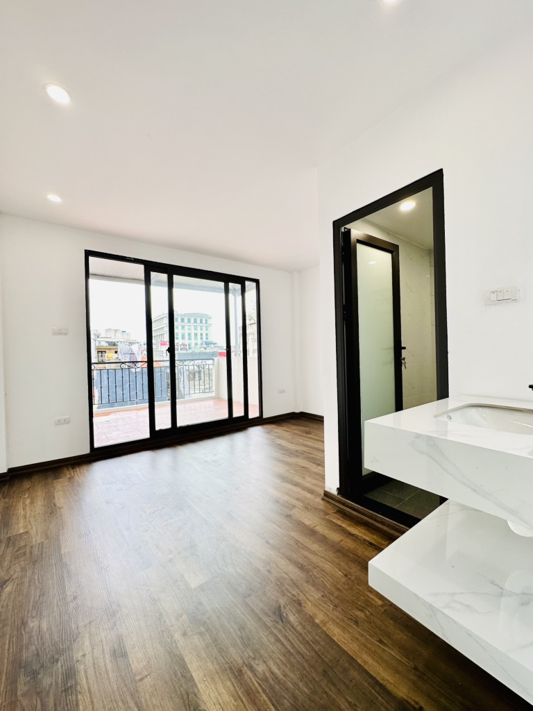 Nhà phố La Thành – Ngõ nông – Nhà mới – Kinh doanh – 40m2 – 5 tầng – 7.55 tỷ