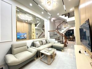 Nhà phố Nguyên Hồng – Ngõ nông, gần ô tô – Nhà đẹp, 2 thoáng – 46m2 – 4 tầng – 9.1 tỉ