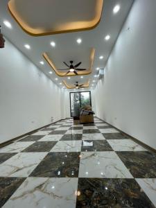 Nhà phố Huỳnh Thúc Kháng – Phân lô – Ô tô – Kinh doanh – 40m2 – 7 tầng – 18 tỉ