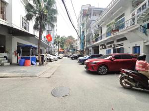 Nhà phố Kim Mã – Ngõ thông – Ô tô – Kinh doanh – Nhà đẹp – 40m2 – 5 tầng – 13.8 tỉ
