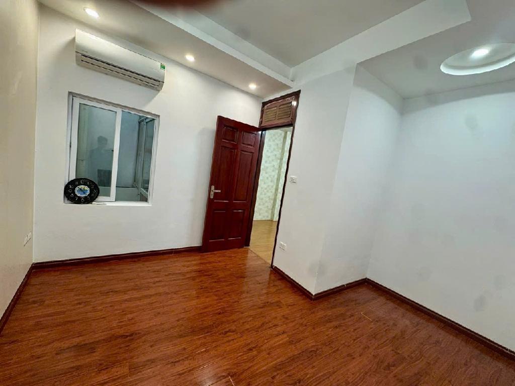 Bán nhà đông la, nhà đẹp ở ngay, 30m2. 3,95 tỉ