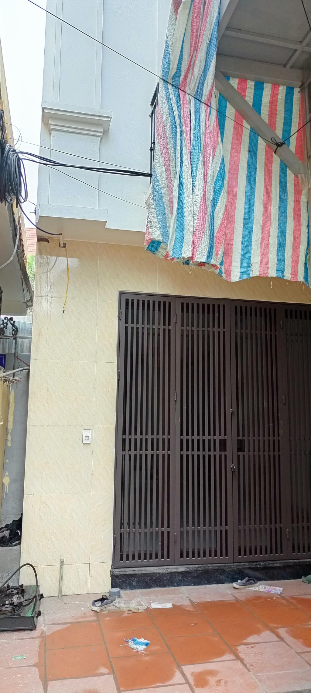 Bán nhà la phù nhà đẹp ở ngay 37 m2  3, 99 tỉ