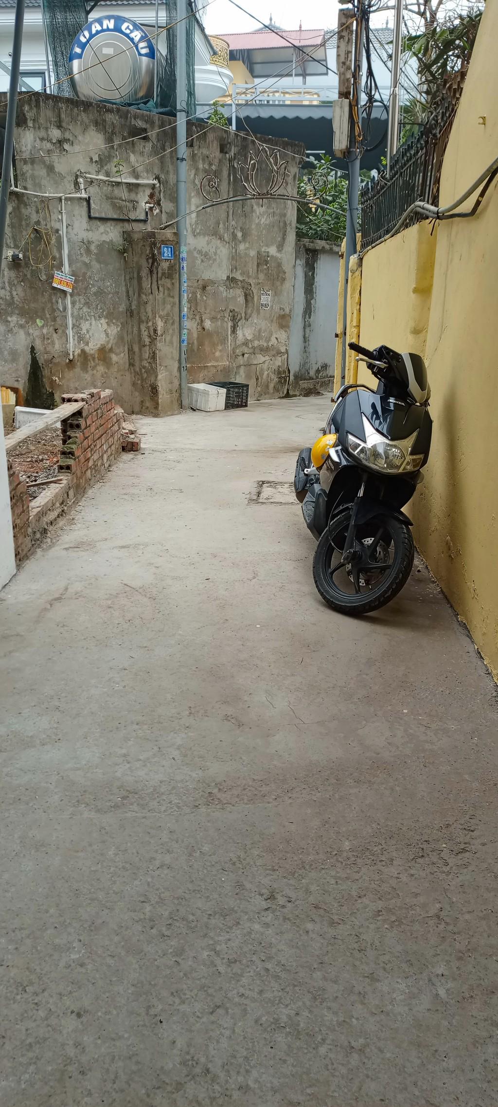 Bán nhà la phù nhà đẹp ở ngay 37 m2  3, 99 tỉ