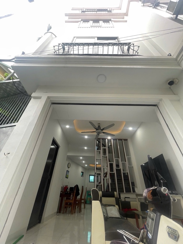 Bán nhà đông la nhà đẹp ở ngay 31m2. 3,45 tỉ