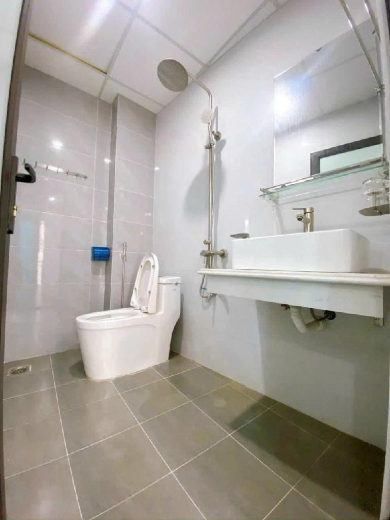 Bán nhà đông la nhà đẹp ở ngay 31m2. 4,25 tỉ