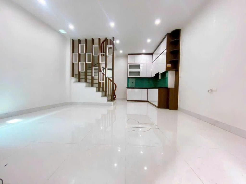 Bán nhà đông la nhà đẹp ở ngay 30m2  3,98 tỉ