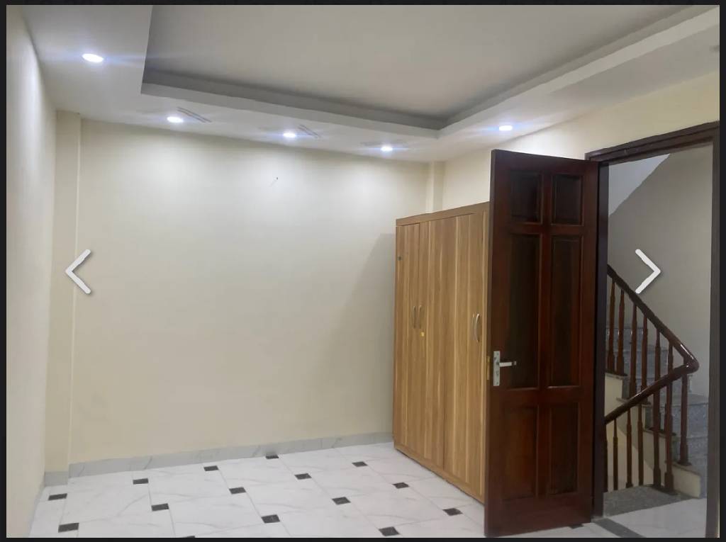 Bán nhà đông la nhà đẹp ở ngay 30m2  3,98 tỉ