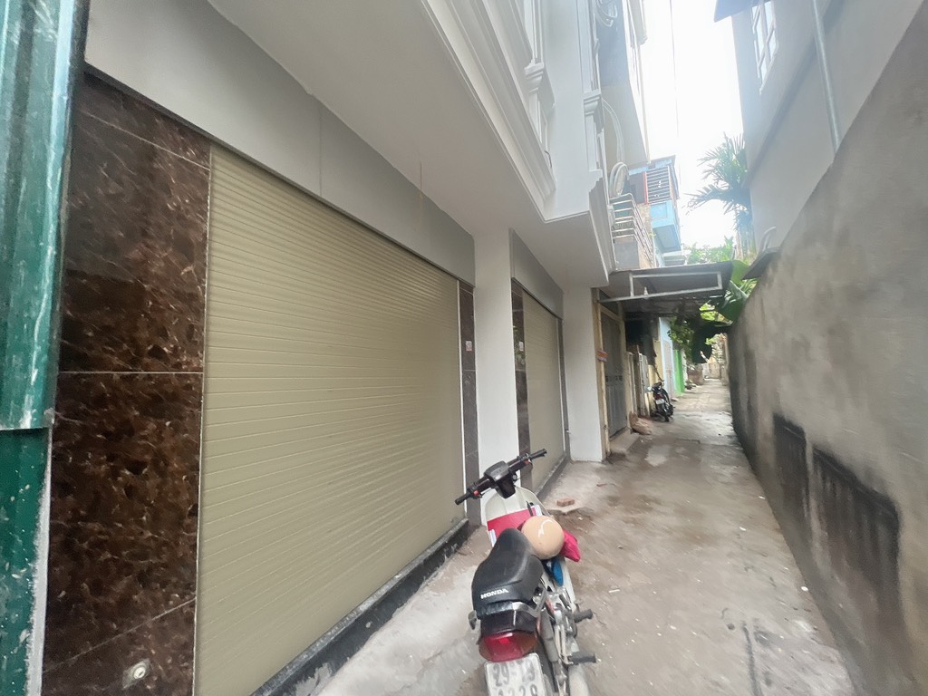 Bán nhà đông la nhà đẹp ở ngay 38m2 b4,6 tỉ