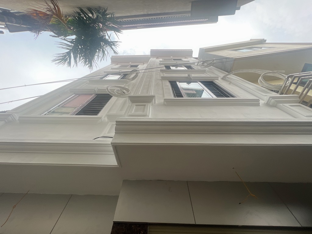 Bán nhà đông la nhà đẹp ở ngay 38m2 b4,6 tỉ