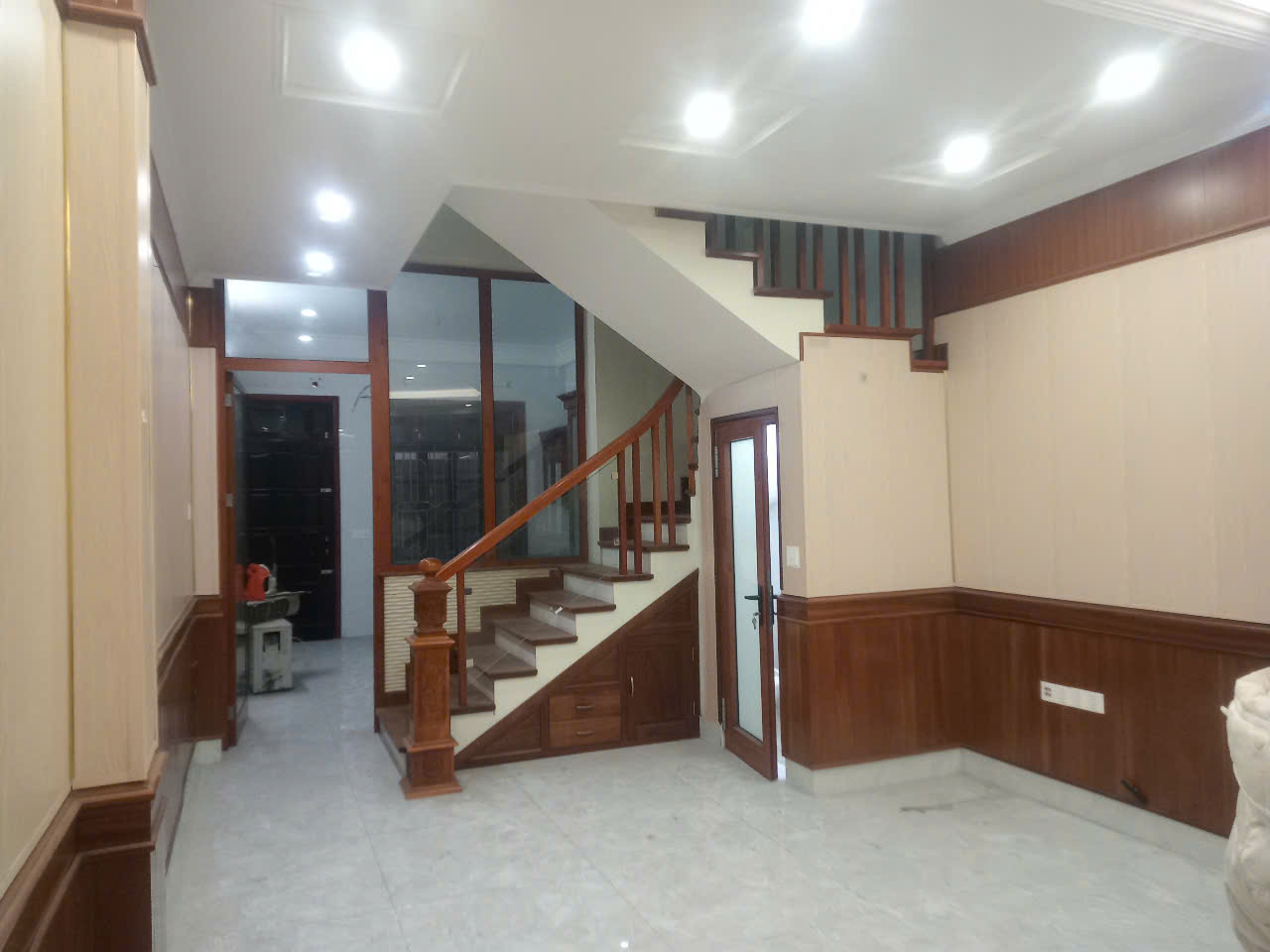 NHÀ ĐẸP Ở NGAY TIỆN ÍCH KHỎI BÀN, ỦY BAN, TRẠM XÁ. MẦM NON, CẤP 1,2,3, ĐƯỜNG QUỐC LỘ