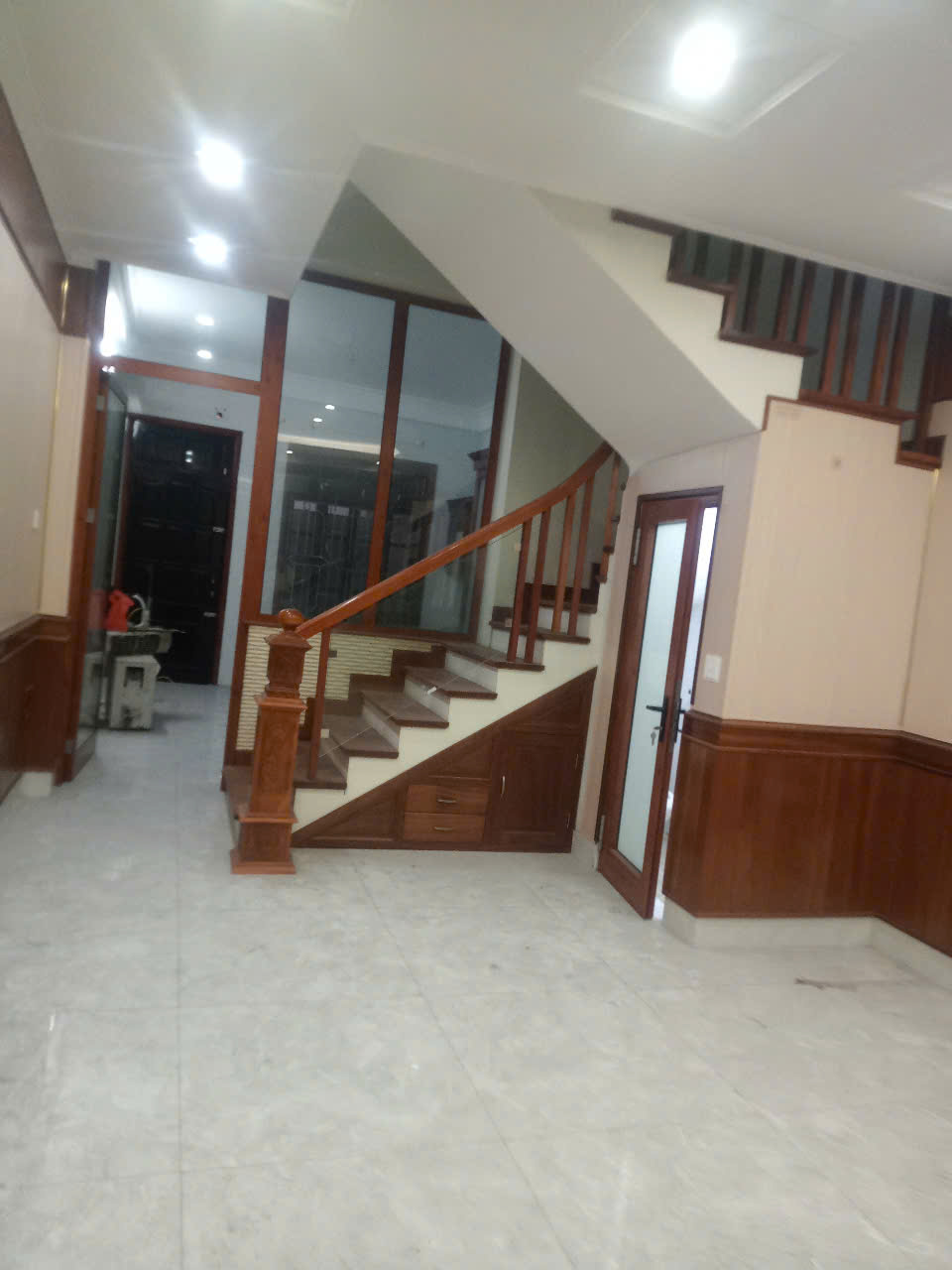 NHÀ ĐẸP Ở NGAY TIỆN ÍCH KHỎI BÀN, ỦY BAN, TRẠM XÁ. MẦM NON, CẤP 1,2,3, ĐƯỜNG QUỐC LỘ