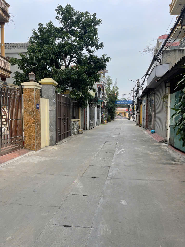 NHÀ ĐẸP Ở NGAY TIỆN ÍCH KHỎI BÀN, ỦY BAN, TRẠM XÁ. MẦM NON, CẤP 1,2,3, ĐƯỜNG QUỐC LỘ