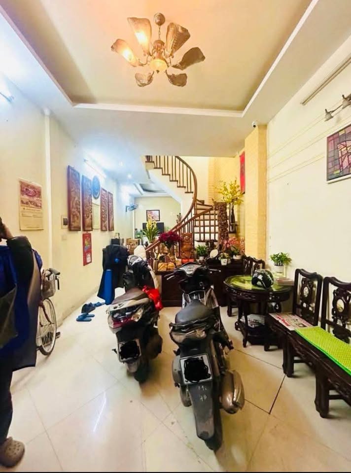 Nhà đẹp cạnh ĐHQG, ĐHSP ngõ nông, rộng 40m2, 5T, Chỉ 8.35tỷ