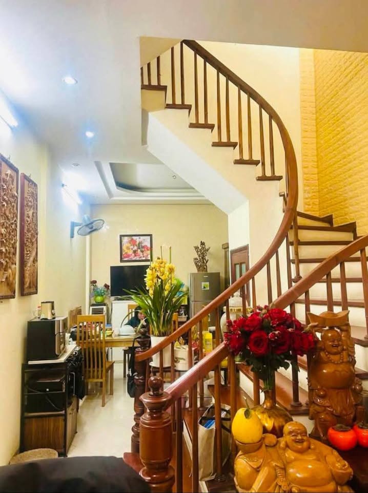 Nhà đẹp cạnh ĐHQG, ĐHSP ngõ nông, rộng 40m2, 5T, Chỉ 8.35tỷ