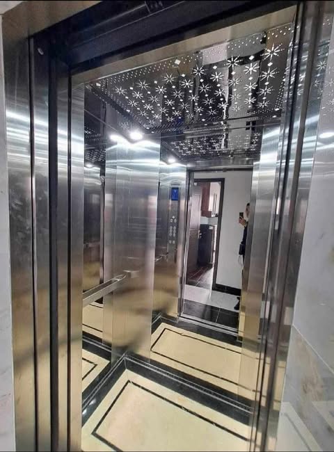 Bán nhà Mễ Trì, 7 tầng thang máy, 3 gác tránh SH, 20m ra MP, 45 tr/ tháng, 52m2, Chỉ 12 tỷ