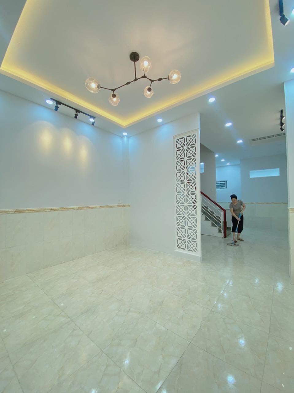NHÀ ĐẸP  BÁN ,HXH ,50 m2 ,4 Tầng ,Vài BƯỚC CHÂN RA ĐƯỜNG TÔ HIẾN THÀNH ,F12,Q10 Chỉ 10tỷ 99