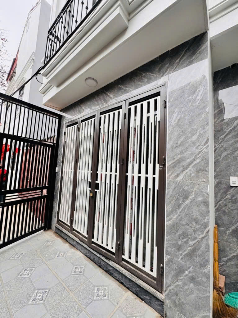 NHÀ VIP TẠI THƯỢNG CÁT - NGÕ THÔNG - BÃI ĐỖ ÔTÔ CẠNH NHÀ - 5 TẦNG x GIÁ 4,5 TỶ