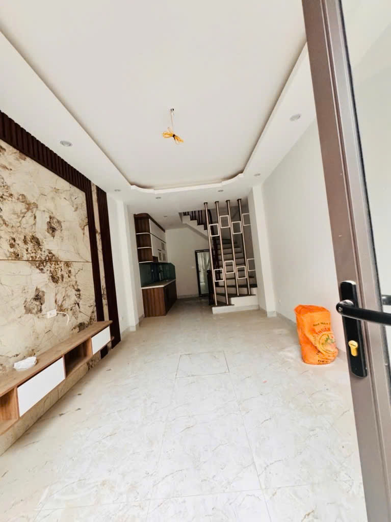 NHÀ VIP TẠI THƯỢNG CÁT - NGÕ THÔNG - BÃI ĐỖ ÔTÔ CẠNH NHÀ - 5 TẦNG x GIÁ 4,5 TỶ