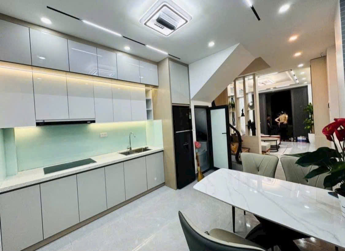 BÁN NHÀ LẠC LONG QUÂN 63M, 6 TẦNG THANG MÁY, 12 TỶ, NGÕ THÔNG - DÒNG TIỀN 50TR/THÁNG