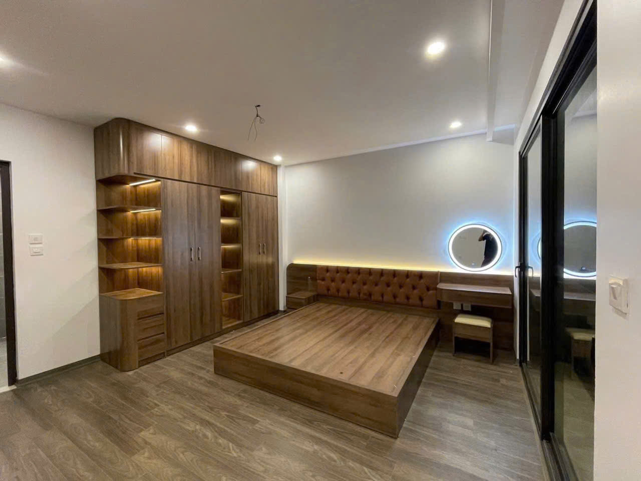 BÁN NHÀ PHÂN LÔ LẠC LONG QUÂN 60M² x 7 TẦNG THANG MÁY MT 5M – GIÁ 15 TỶ, Ô TÔ ĐỖ CỬA, KINH DOANH