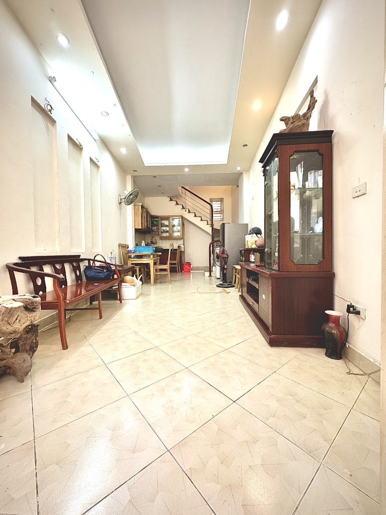 Bán nhà Trần Cung, dân xây chắc chắn, 2 thoáng, nở hậu, gần phố, tiện ích, 40m, 6 tỷ300