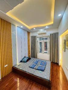 Bán nhà gần công viên Cầu Giấy, 100m ra ô tô tránh, bãi đỗ xe, 5 tầng, 7 tỷ 300