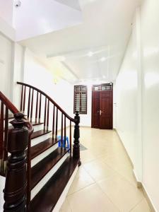 Bán nhà Lê Đức Thọ, thông, thoáng, 100m ra đường ô to, gần phố, kinh doanh, 6 tầng, 6 tỷ 800