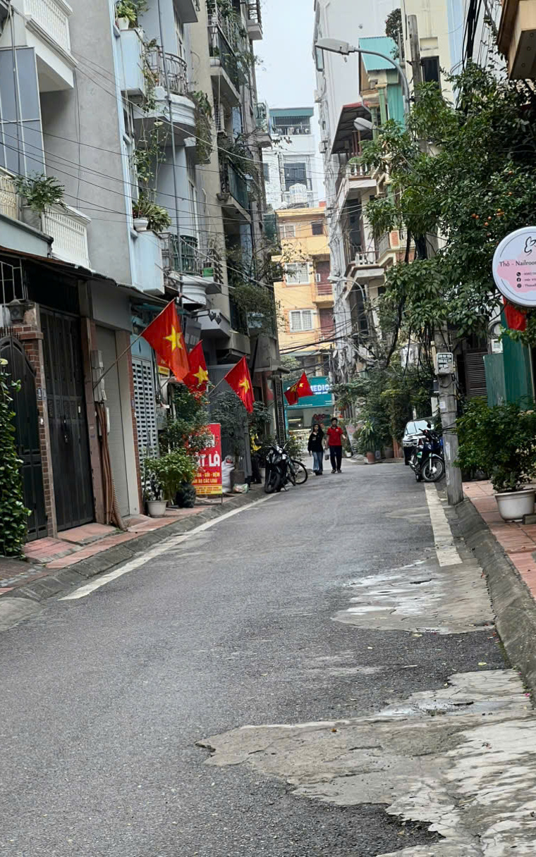BÁN NHÀ RIÊNG - Phố Trần Cung – LÔ GÓC, 2 THOÁNG- GẦN PHỐ.