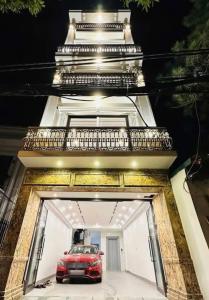 NHÀ MẶT PHỐ -GẦN ĐẠI HỌC MỎ ĐỊA CHẤT - THANG MÁY – VỪA Ở VỪA KINH DOANH.
