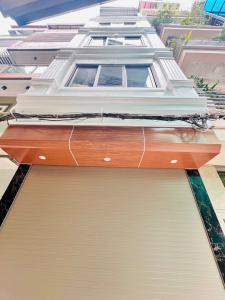 NHÀ DÂN XÂY – PHỐ TRẦN CUNG – Ô TÔ 4 CHỖ LÙI CỬA – THOÁNG TRƯỚC SAU