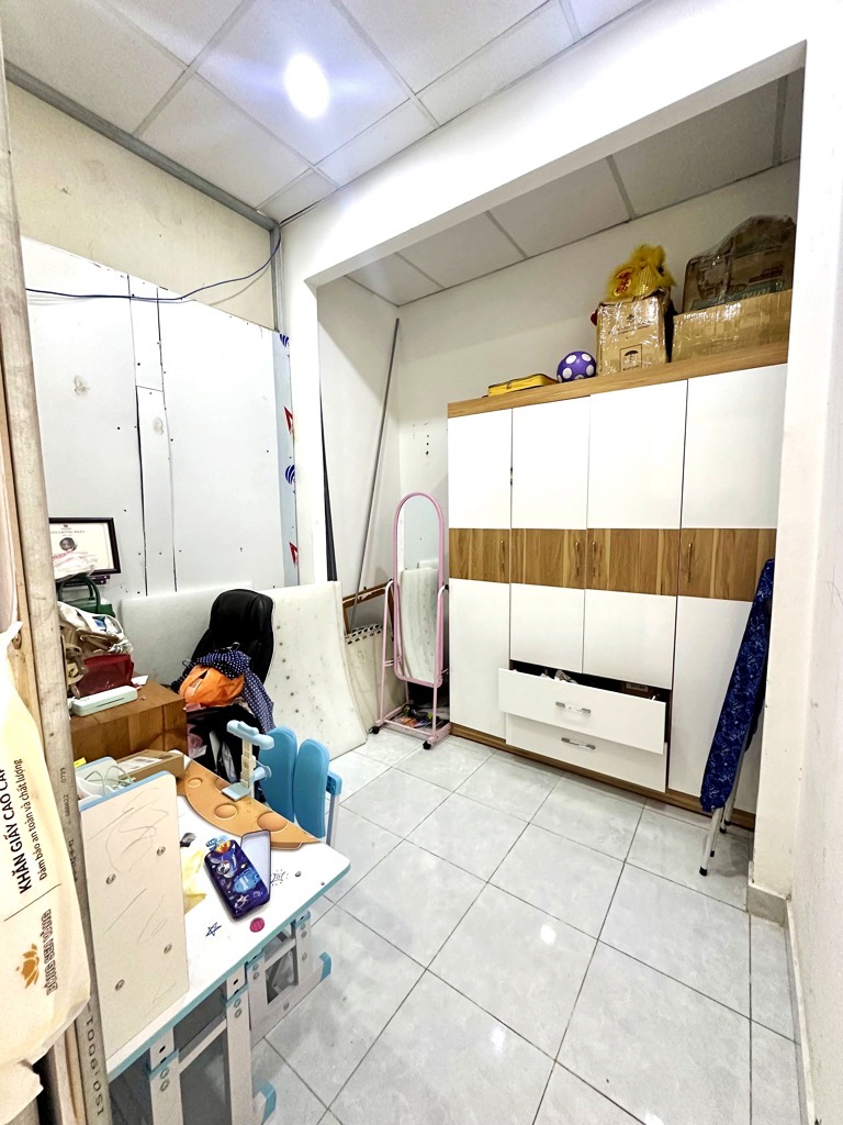 Bán gấp nhà 72m2 ngay Kha Vạn Cân, gần chợ Thủ Đức.Ngang 5,2m.Nhỉnh 3 Tỷ.LH 0779893280