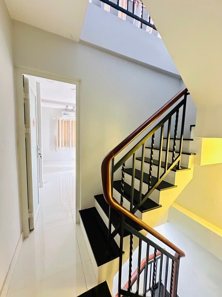 Bán nhà Cách Mạng Tháng 8 quận 10 (4x8m) 4 tầng giá chỉ 4 tỷ
