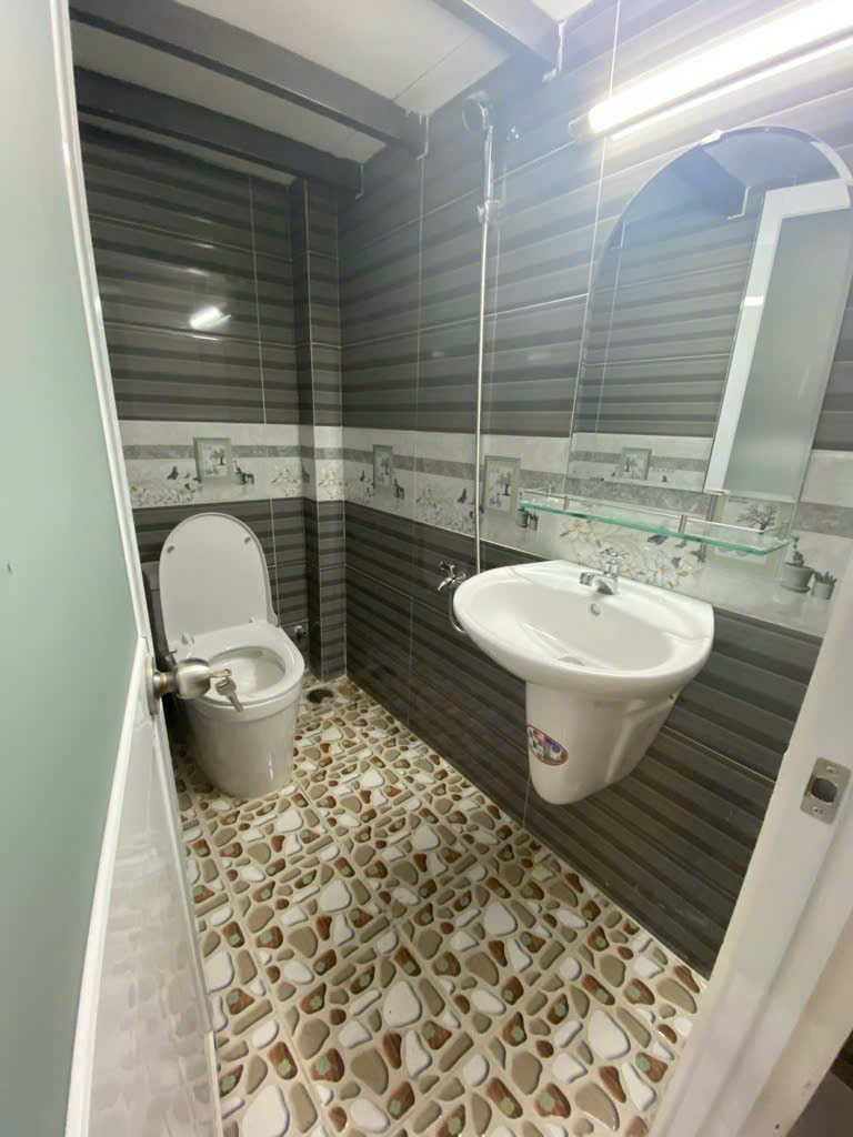 Bán nhà Cách Mạng Tháng 8 quận 10 (4x8m) 4 tầng giá chỉ 4 tỷ