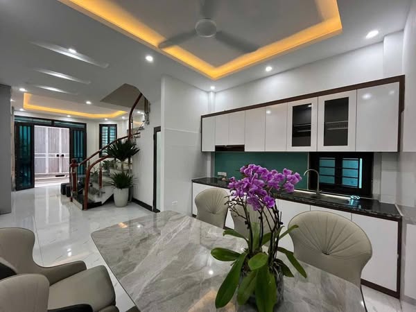 BÁN NHÀ 4 TẦNG, HẺM XE HƠI 4m THÔNG, NGAY BỘ CÔNG AN Q1, 4x12m, GIÁ 14.5 TỶ