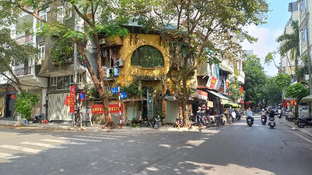 Mặt phố CHÂU LONG, gần hồ, ba bước lên phố cổ, kinh doanh tốt