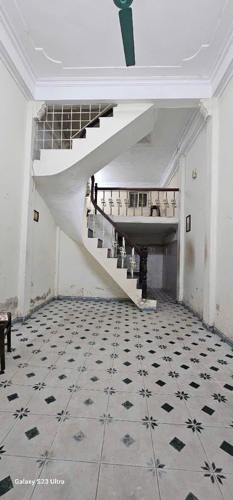 (LẠC LONG QUÂN) nhà KCBT chắc chắn, vài bước ra ô tô