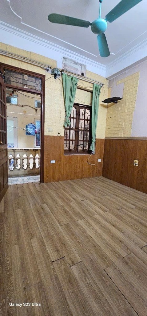 (LẠC LONG QUÂN) nhà KCBT chắc chắn, vài bước ra ô tô