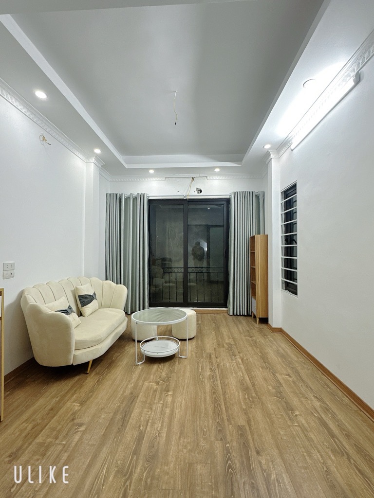 Nhà mới 5 tầng ngõ Hoàng Hoa Thám thông Đội Cấn
