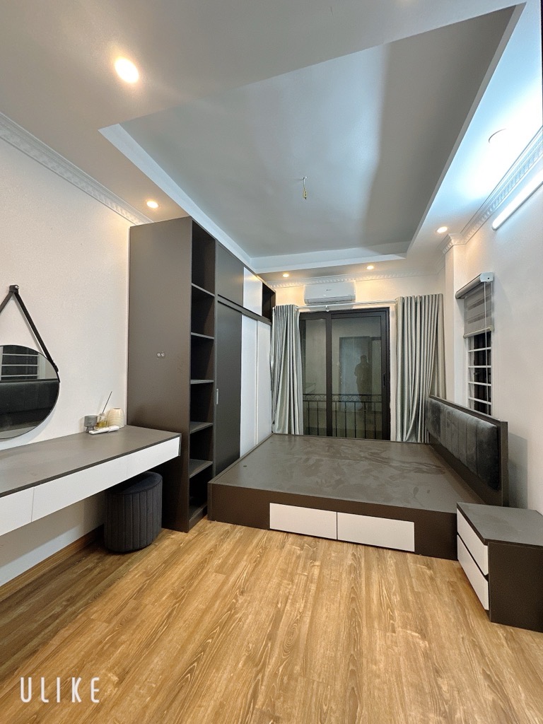 Nhà mới 5 tầng ngõ Hoàng Hoa Thám thông Đội Cấn